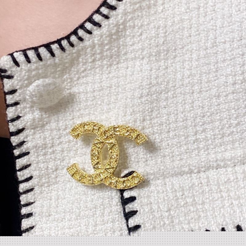 Ch*el brooches